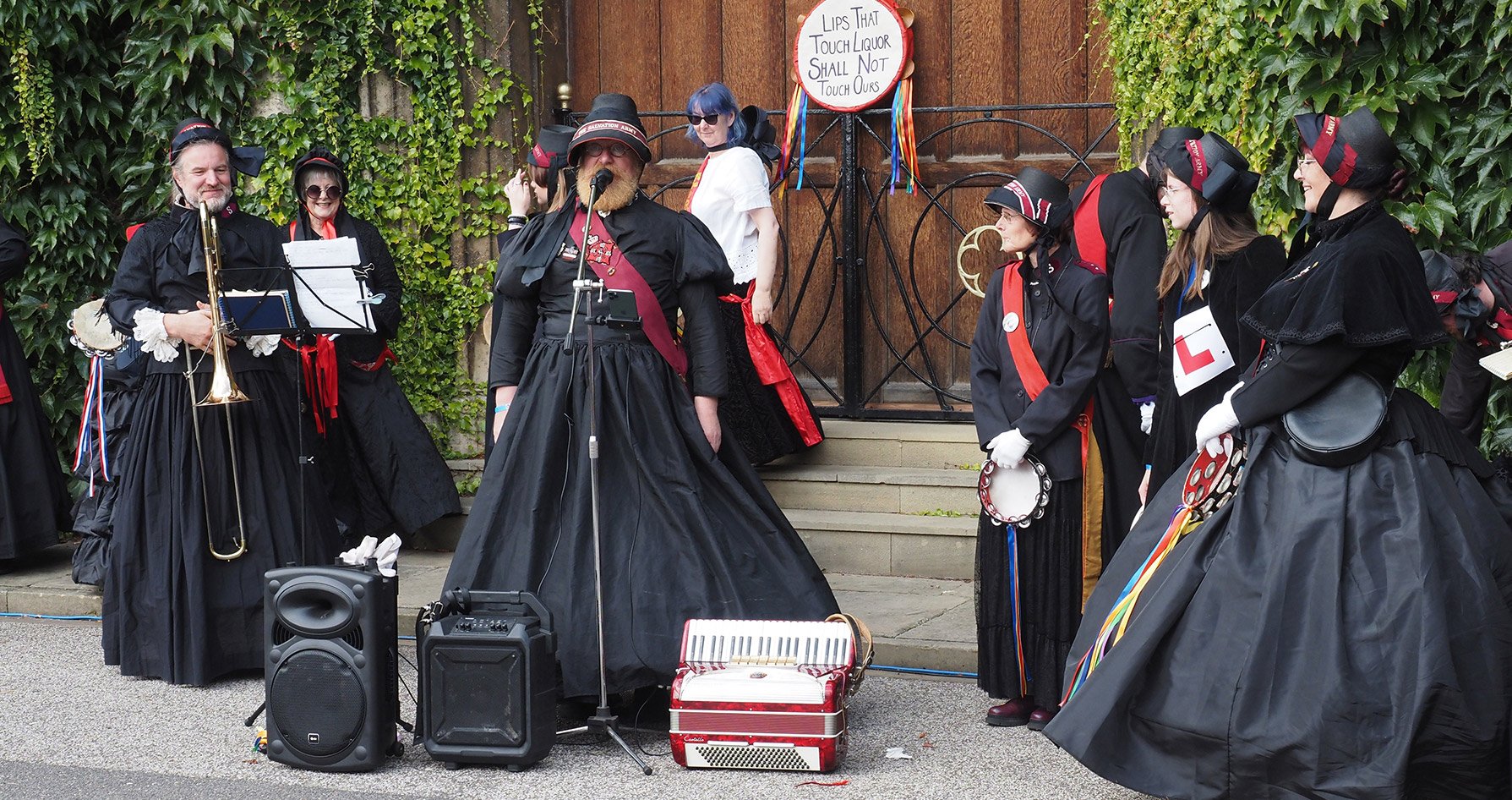 The Steampunks Sallys in action